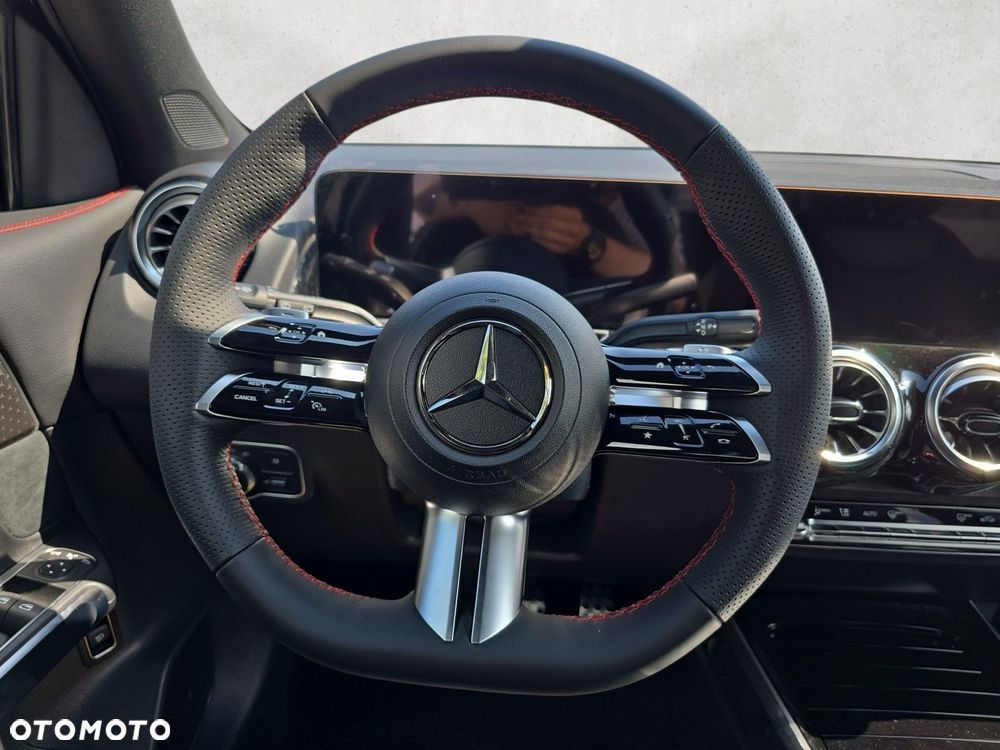 Mercedes-Benz GLB - 14