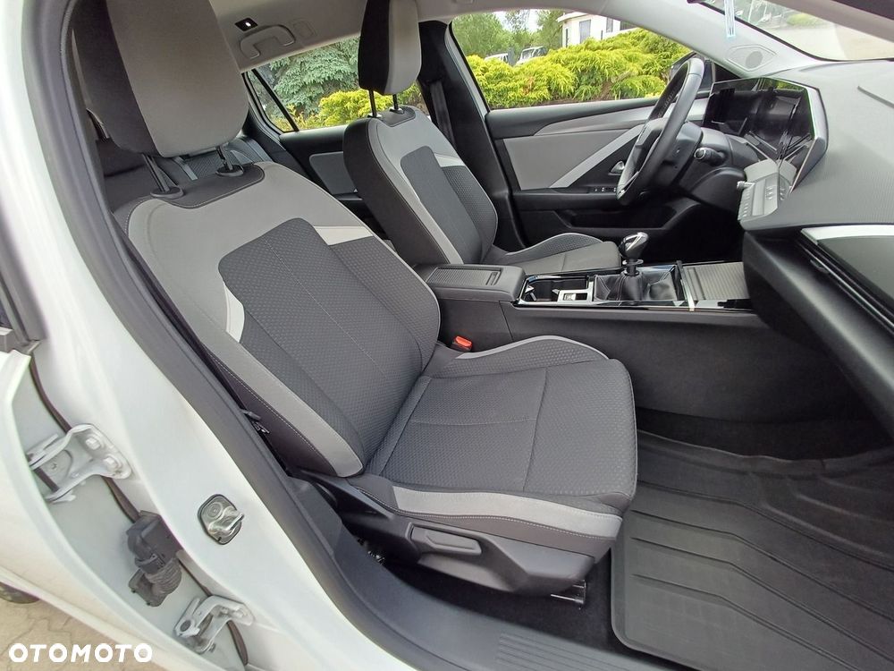 Opel Astra 1.2 T Edition S&S - 11