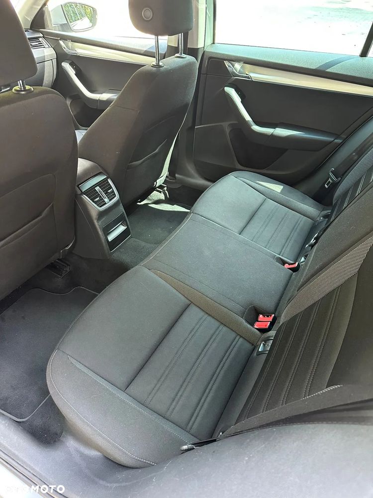 Skoda Octavia 2.0 TDI Ambition DSG - 20