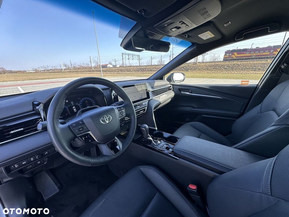 Toyota Camry - 12