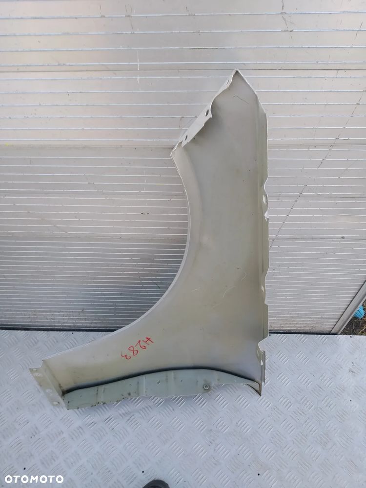 B669/H241/H283/H756/F990 MERCEDES W204 BŁOTNIK PRAWY PRZÓD - 8