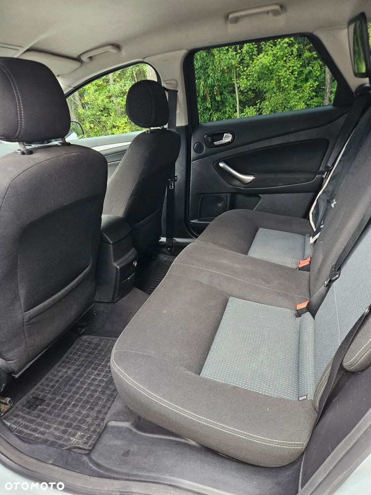 Ford Mondeo 2.0 TDCi Ambiente - 9