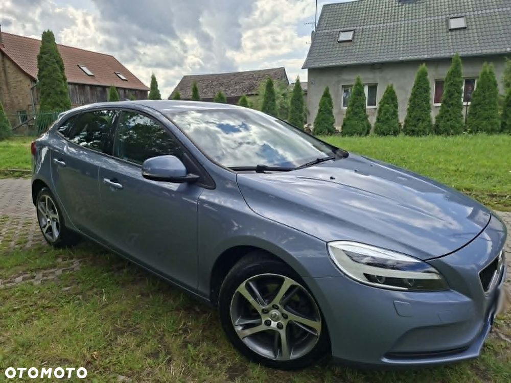Volvo V40 T2 Momentum - 19