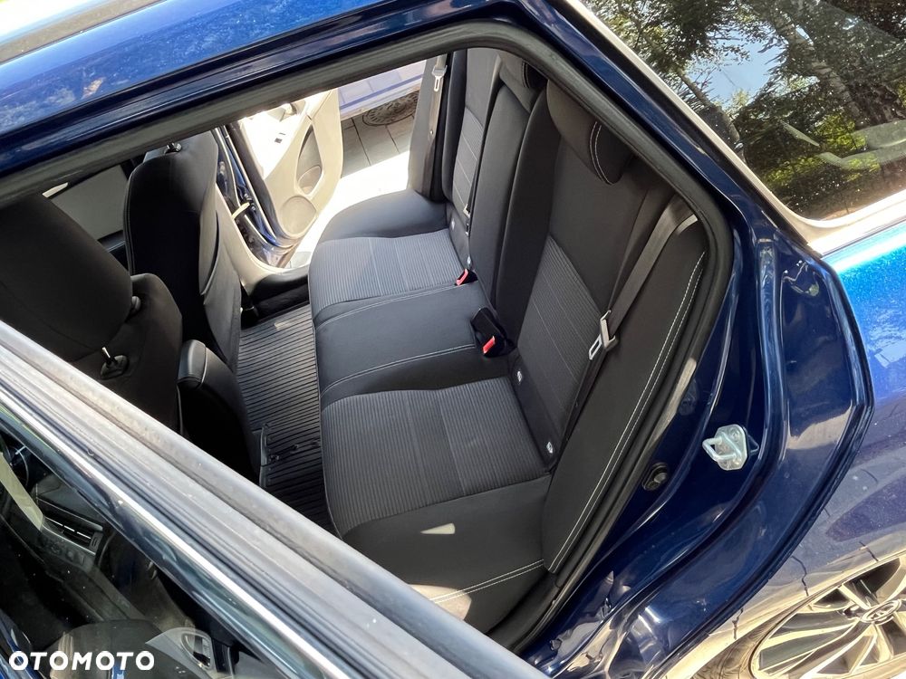 Toyota Avensis - 10