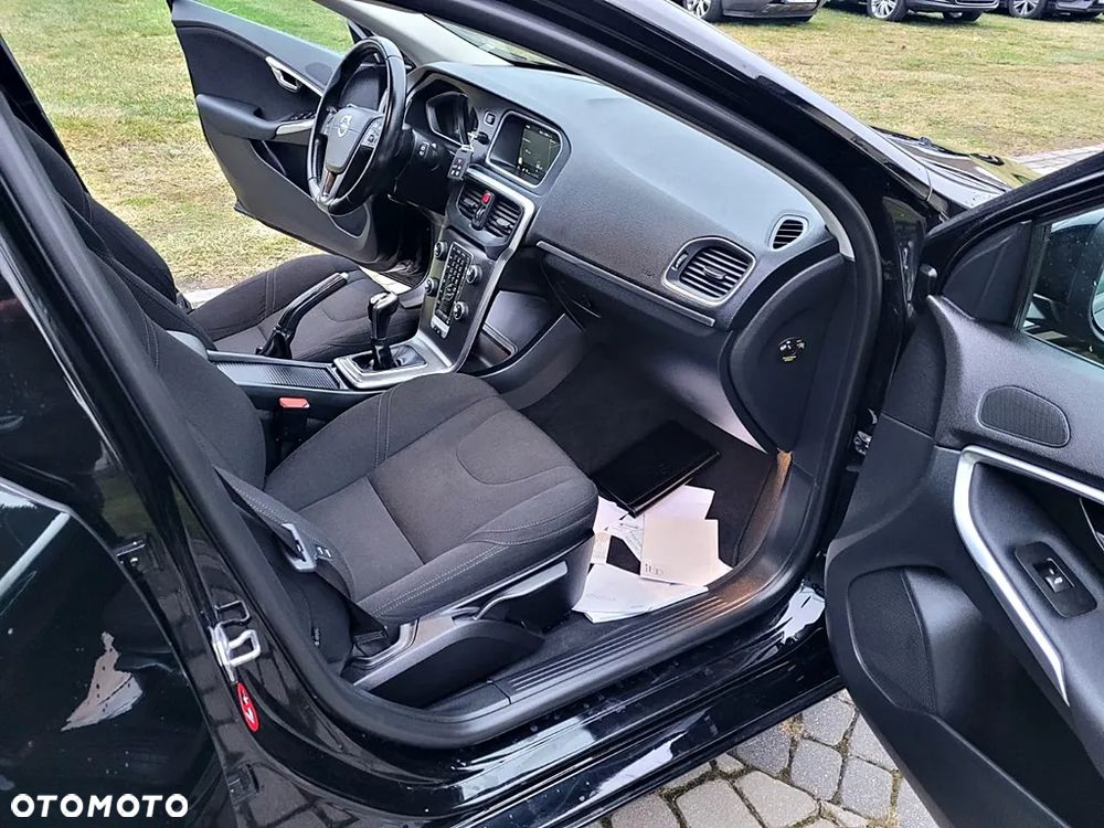 Volvo V40 T2 Momentum - 11