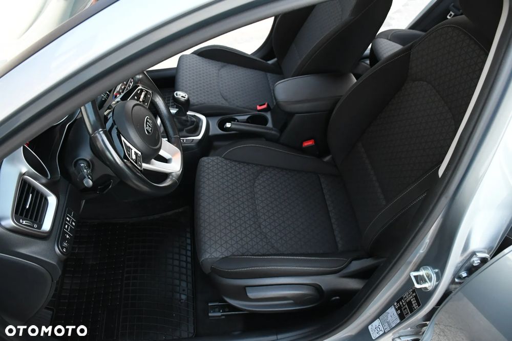 Kia Ceed 1.6 CRDi mHEV L Business Line - 20