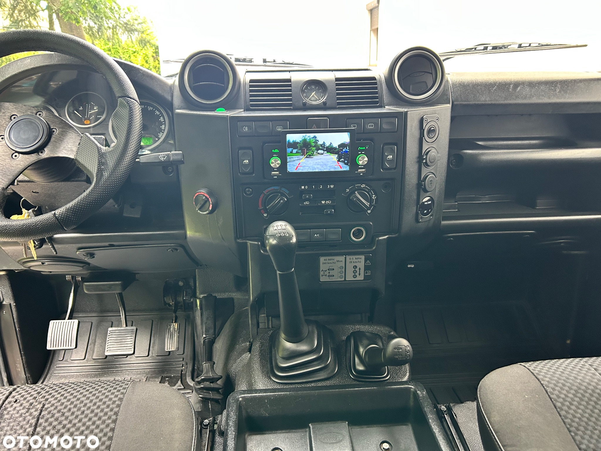 Land Rover Defender 110 2.4 TD4 SE - 19