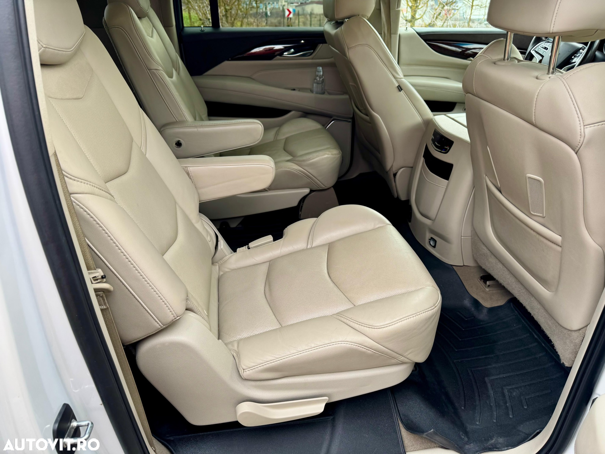 Cadillac Escalade 6.2 V8 AWD AT Platinum - 12