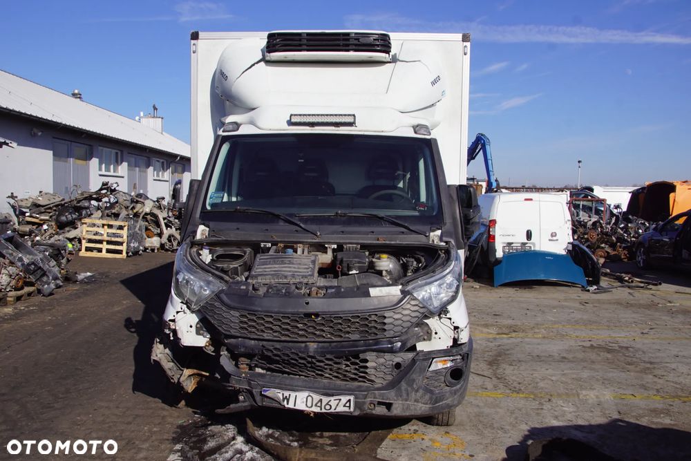 Auto na części - Iveco Daily IV 50C15 3.0 HPI 146 KM F1CFL411J 2840.6 2015R Silnik Skrzynia Drzwi Błotnik Lampa Lusterko Klamka Szyba Zabudowa Kontener Deska Kokpit Sterownik Moduł Czujnik Licznik Panel Kierownica - 9