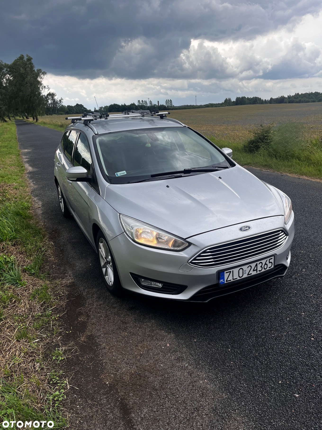 Ford Focus Turnier 1.5 EcoBlue Start-Stopp-System TITANIUM - 2