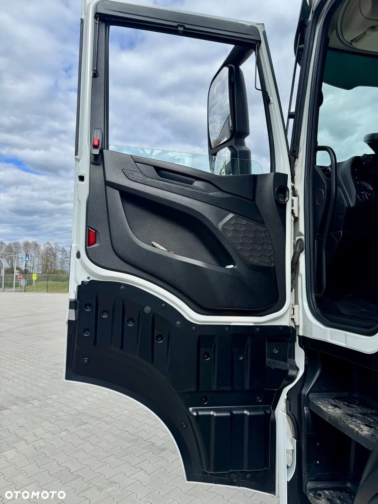 Iveco S-Way - 32