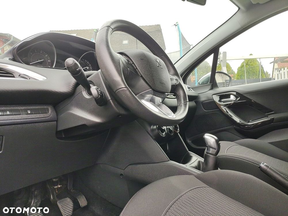 Peugeot 208 - 23