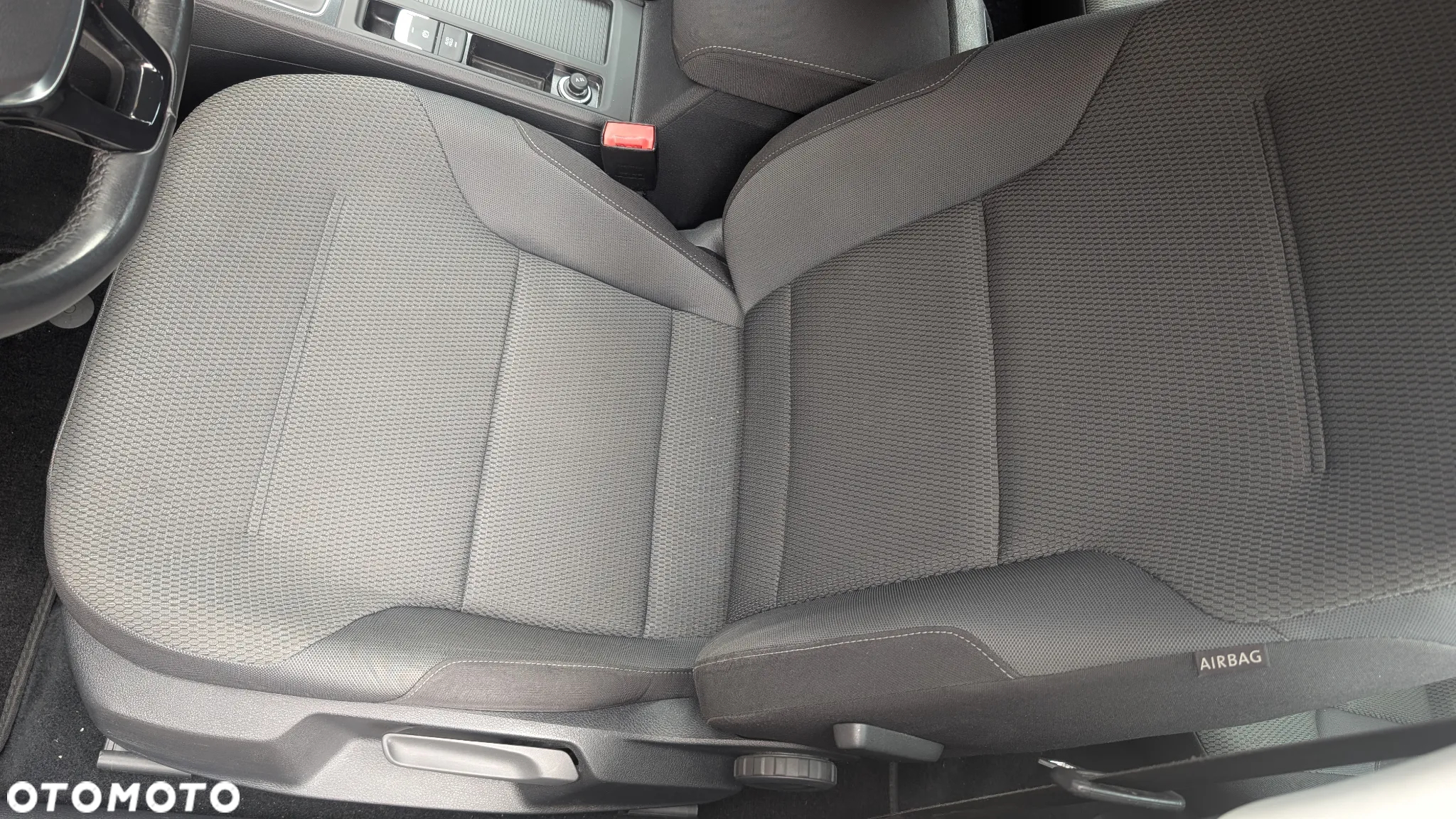 Volkswagen Golf 2.0 BlueTDI DSG Comfortline - 8