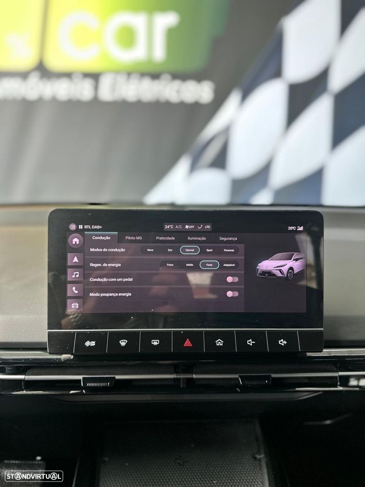 MG MG4 64 kWh Luxury - 14