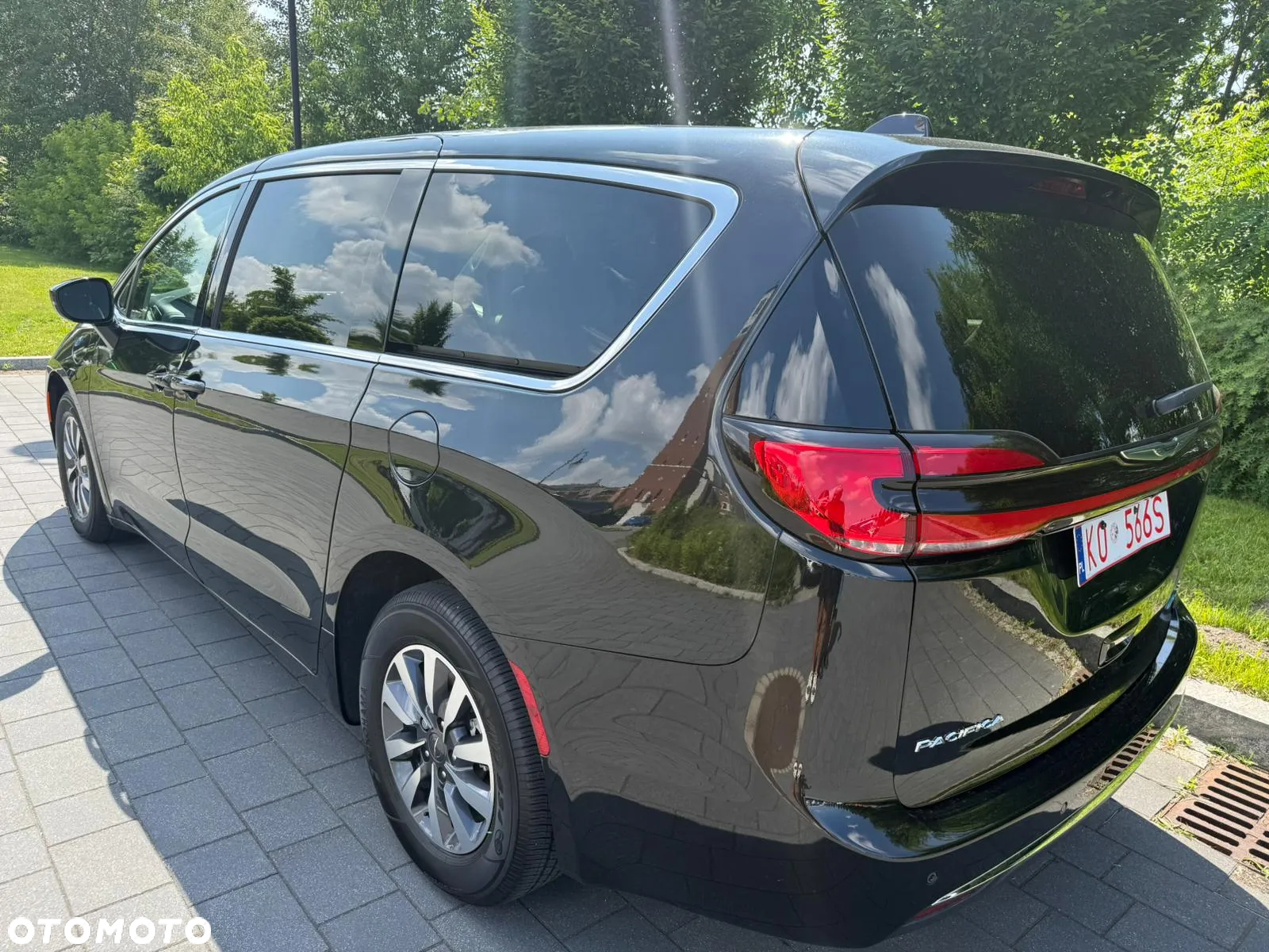 Chrysler Pacifica - 2