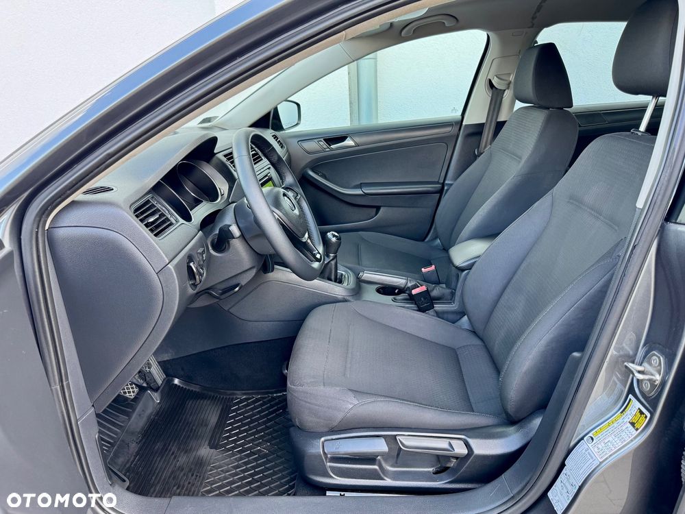 Volkswagen Jetta 2.0 S - 6