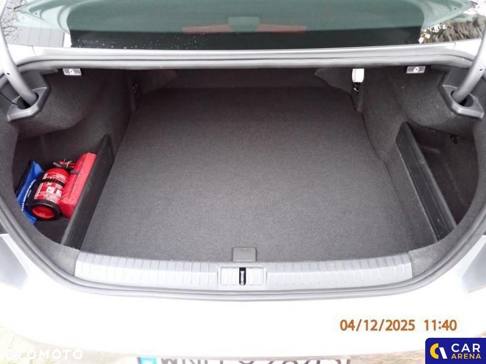 Volkswagen Passat - 25