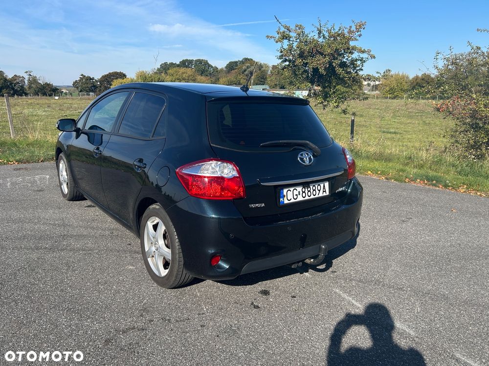 Toyota Auris 2011 photo 3