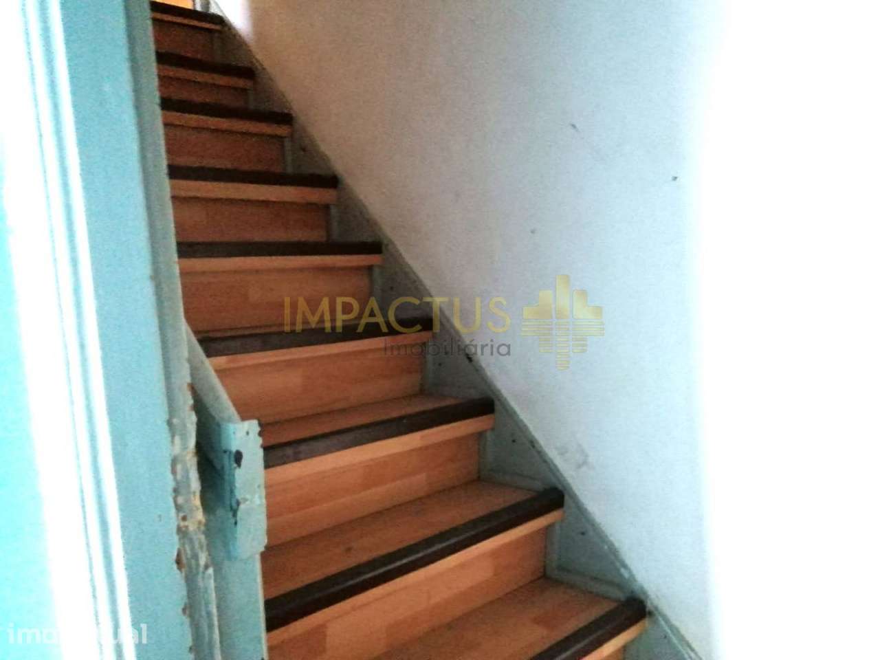 Moradia para restauro com inquilino próximo da Estação - Grande imagem: 2/29