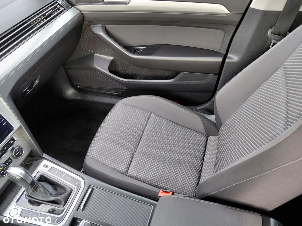 Volkswagen Passat 1.6 TDI SCR DSG Comfortline - 13