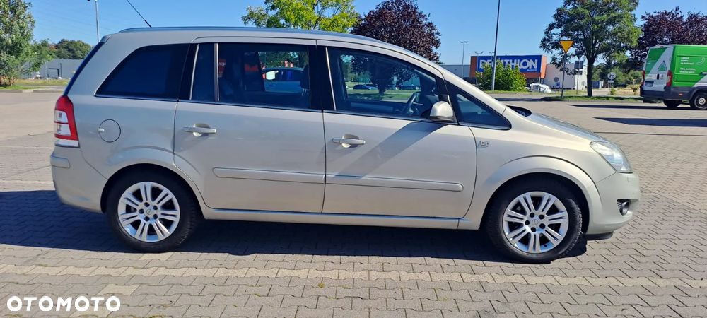 Opel Zafira 1.8 Cosmo - 3