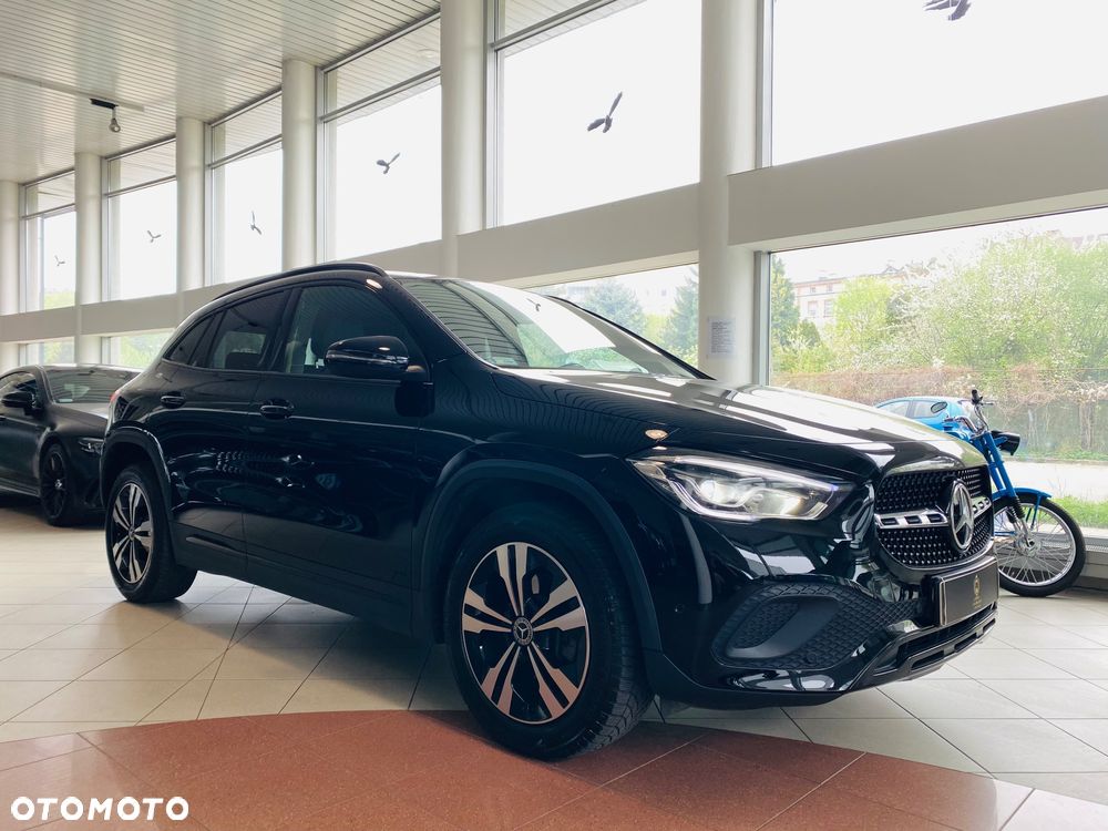 Mercedes-Benz GLA 180 Progressive - 14