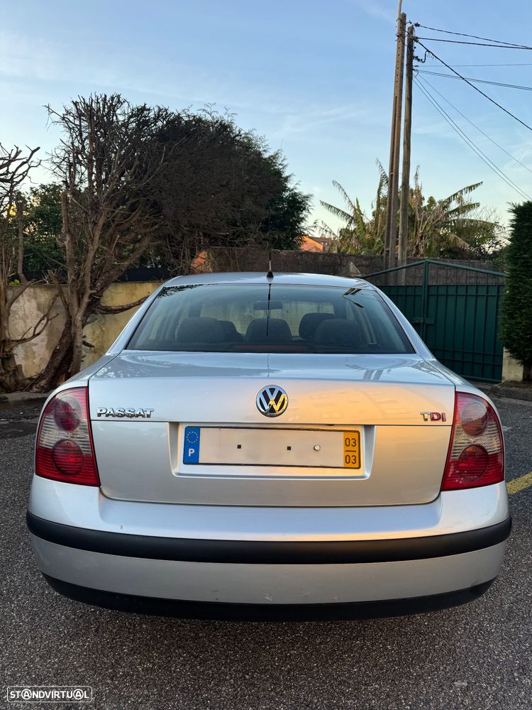 VW Passat 1.9 TDi Trendline - 2