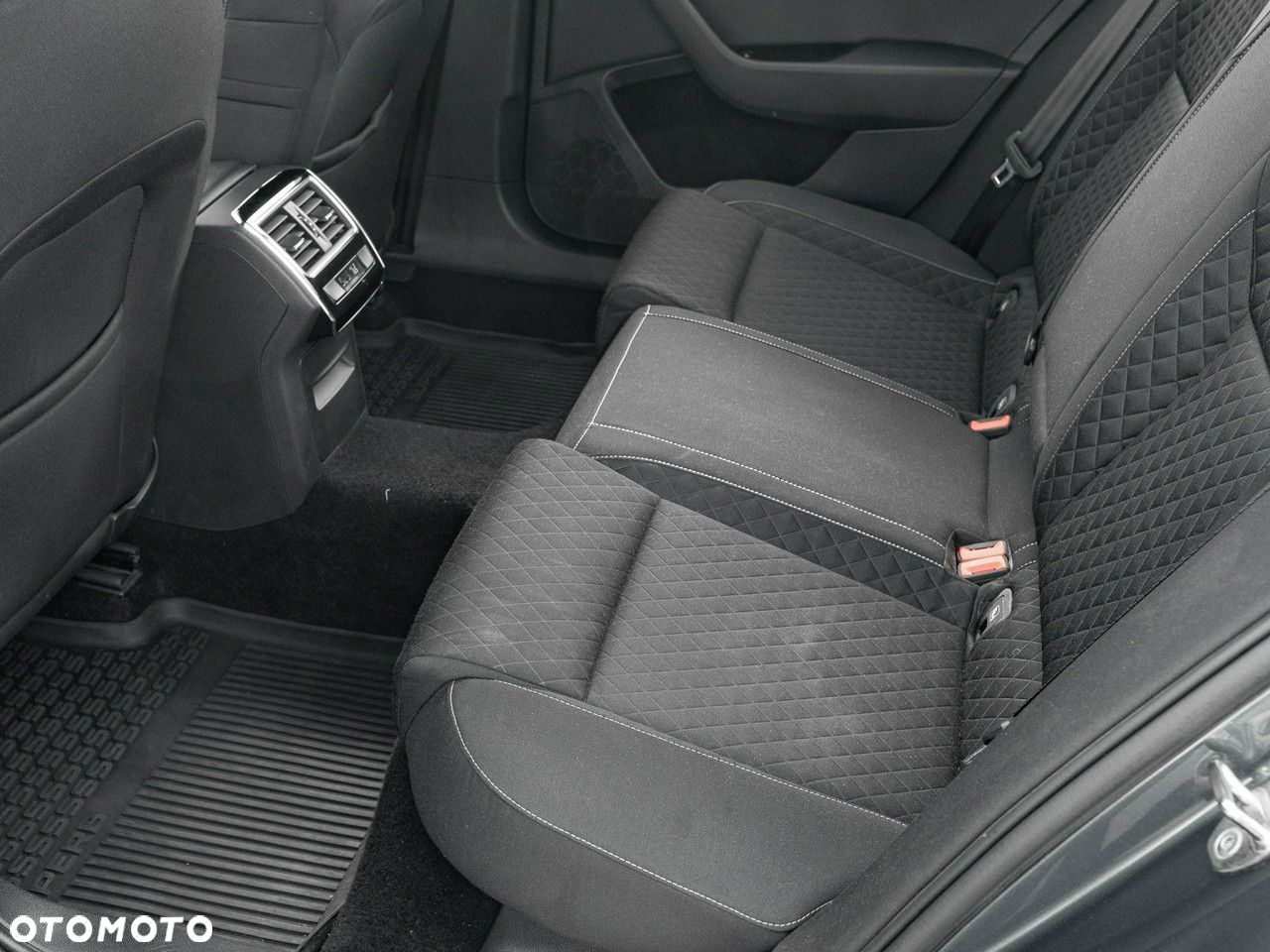 Skoda Superb 2.0 TDI Ambition DSG - 25