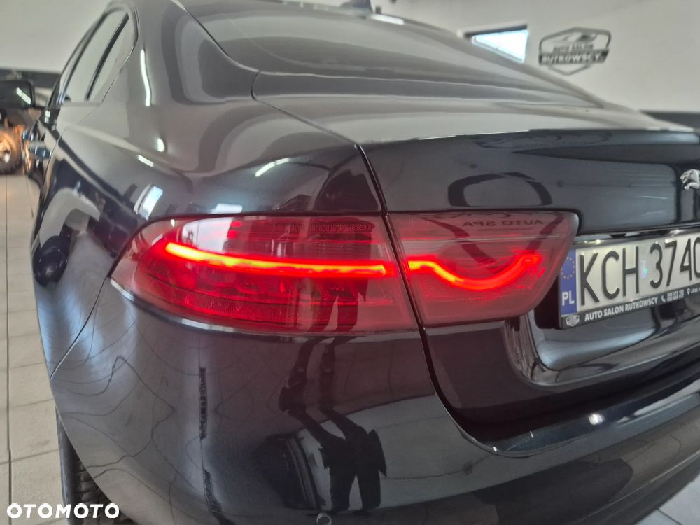 Jaguar XE 2.0 D R-Sport - 26