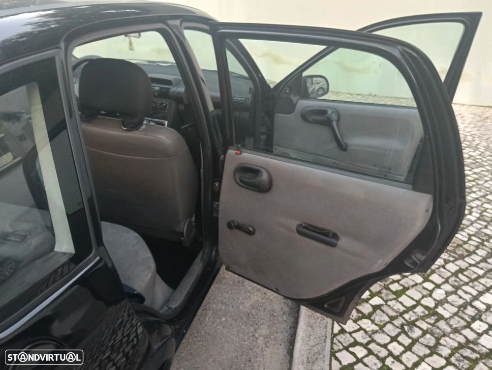 Opel Corsa 1.5 TD - 11