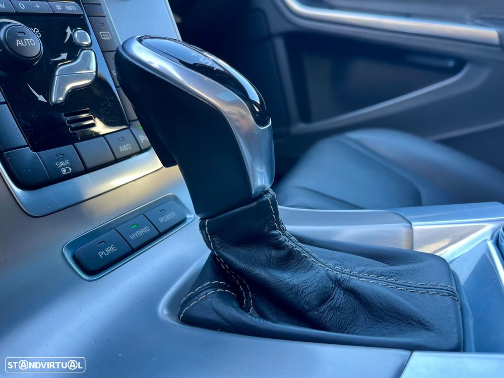 Volvo V60 D6 Plug-In-Hybrid AWD Geartronic Summum - 45