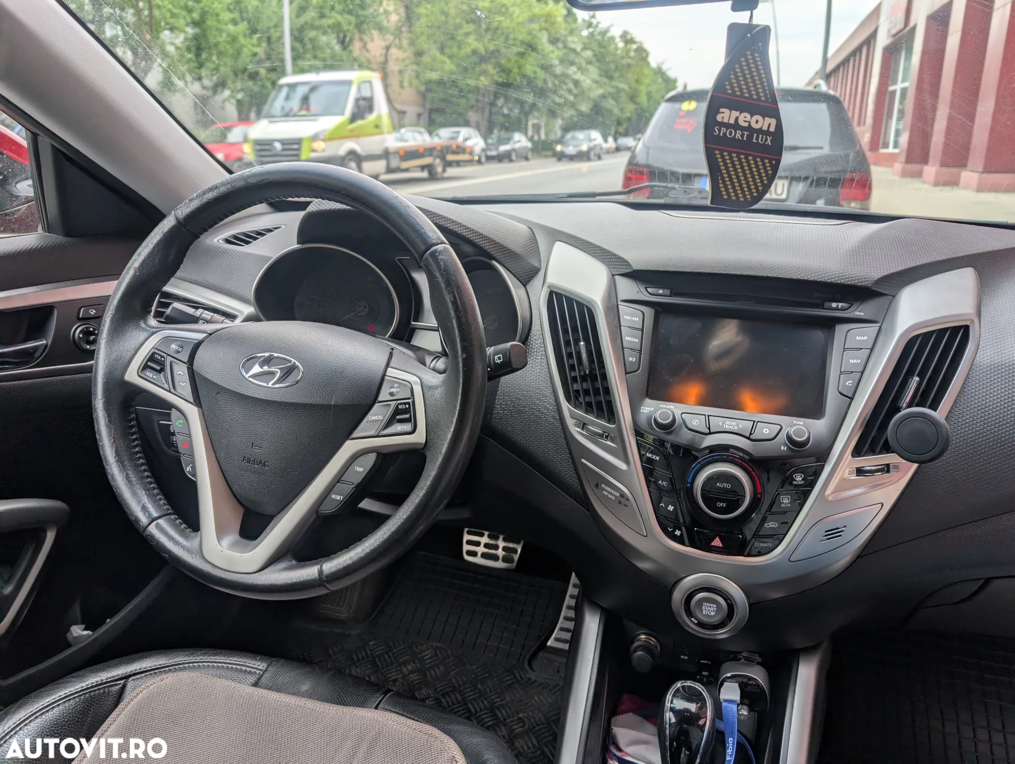 Hyundai Veloster - 8