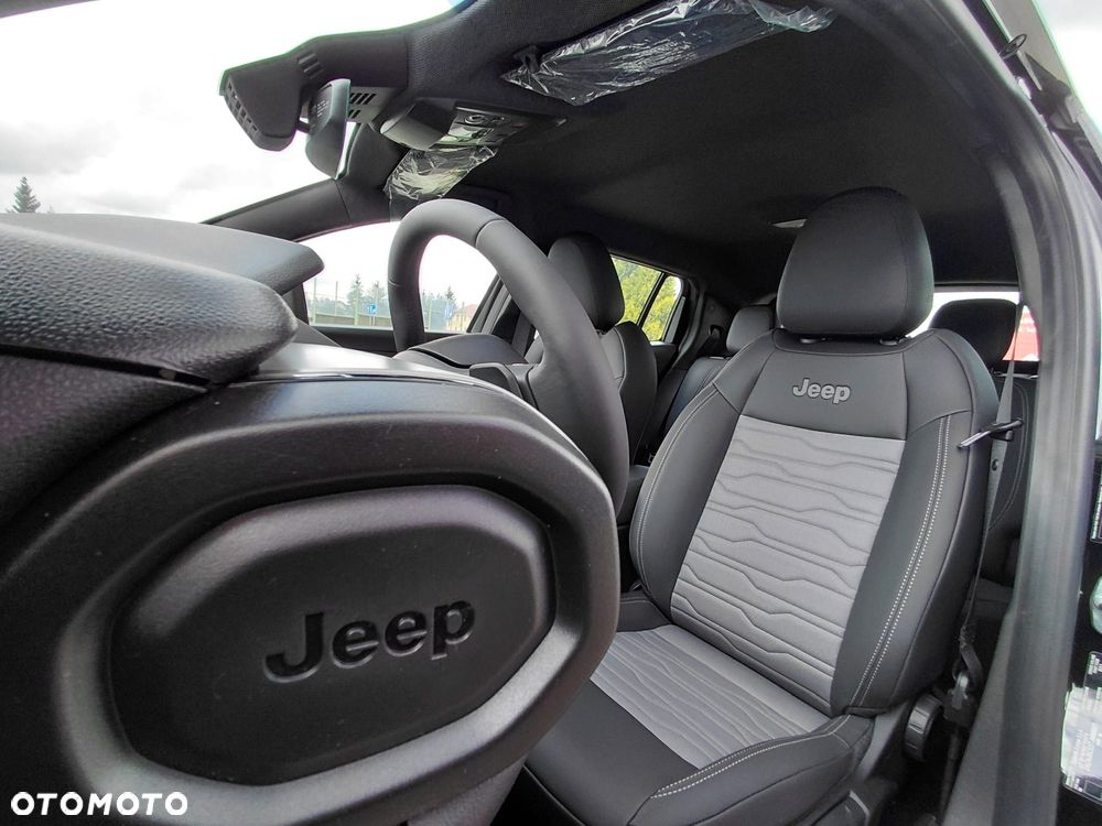 Jeep Avenger 1.2 T3 mHEV Upland 4xe eDCT6 - 11