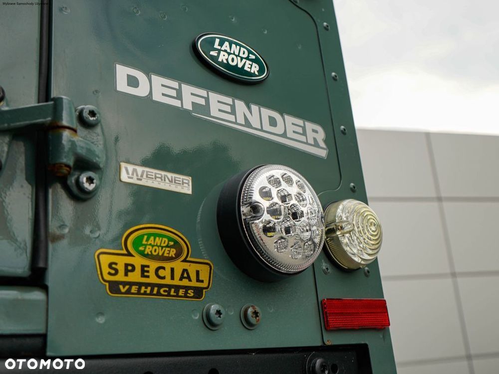 Land Rover Defender - 12