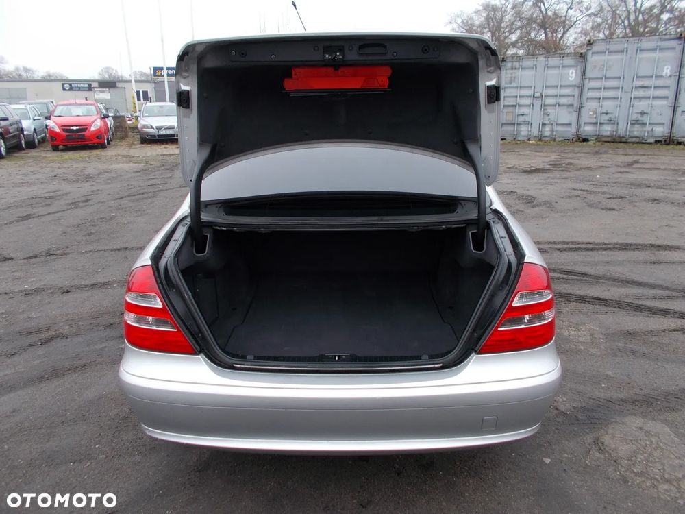 Mercedes-Benz Klasa E - 9