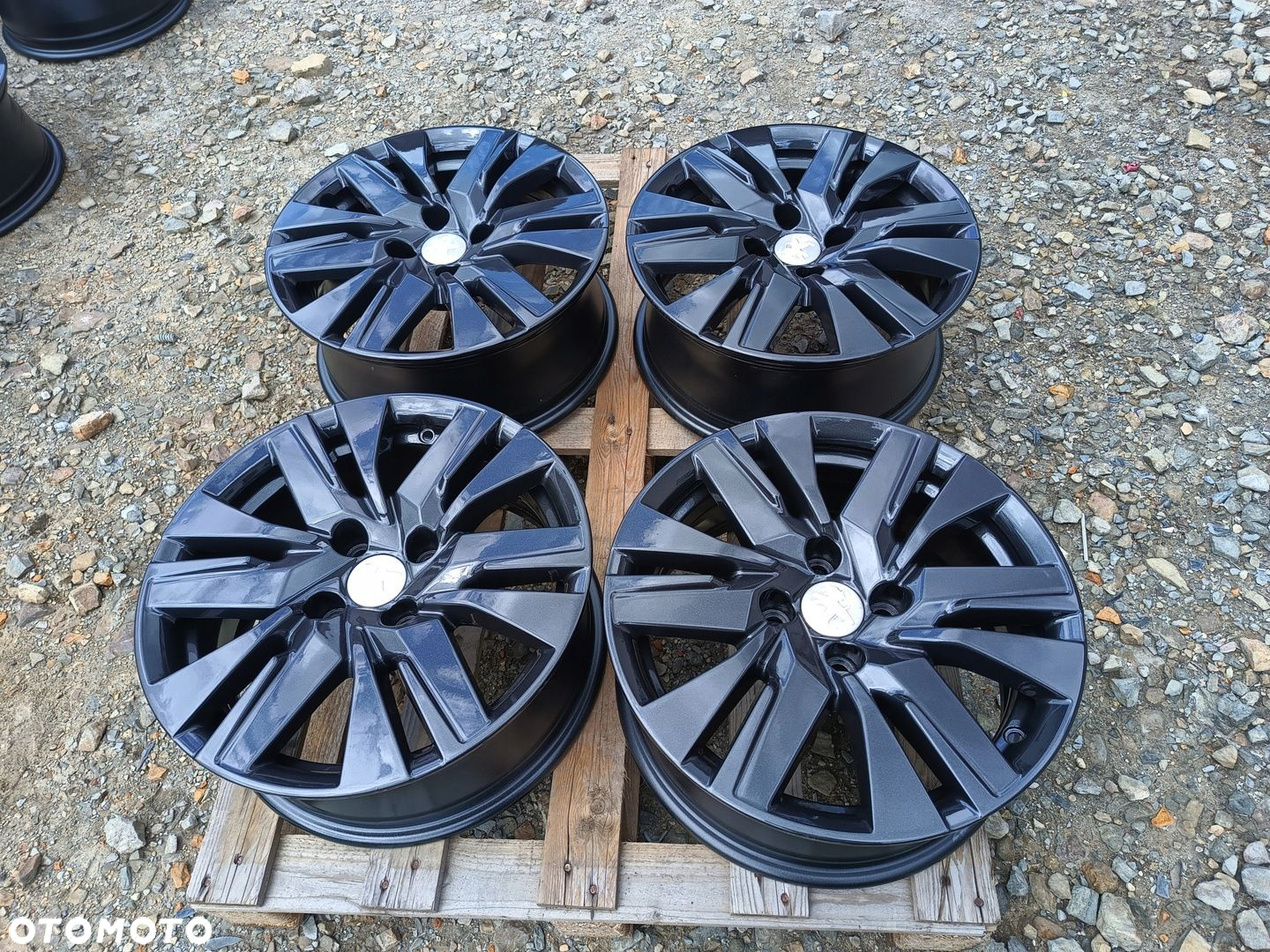 PEUGEOT 208 2008 PARTNER RIFTER Felgi 6,5x16 ET20 4x108 9813836677 GRAFIT - 2