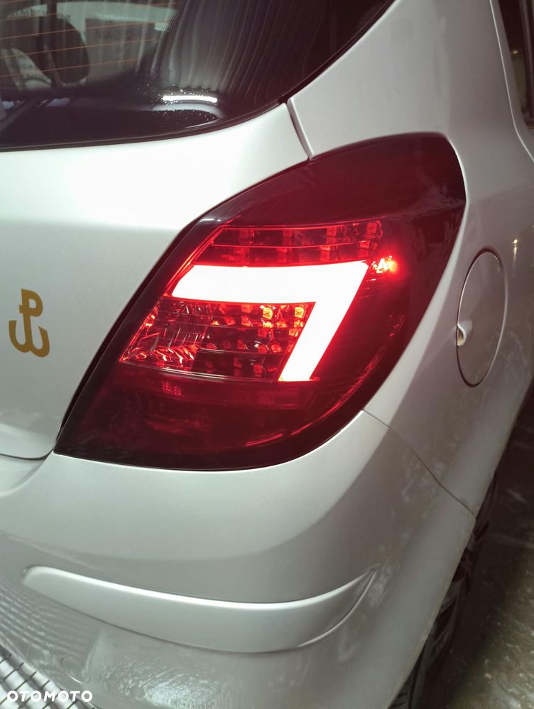 Opel Corsa 1.2 16V Cosmo - 3