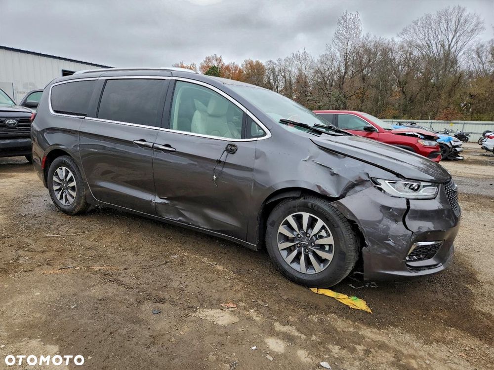 Chrysler Pacifica - 6