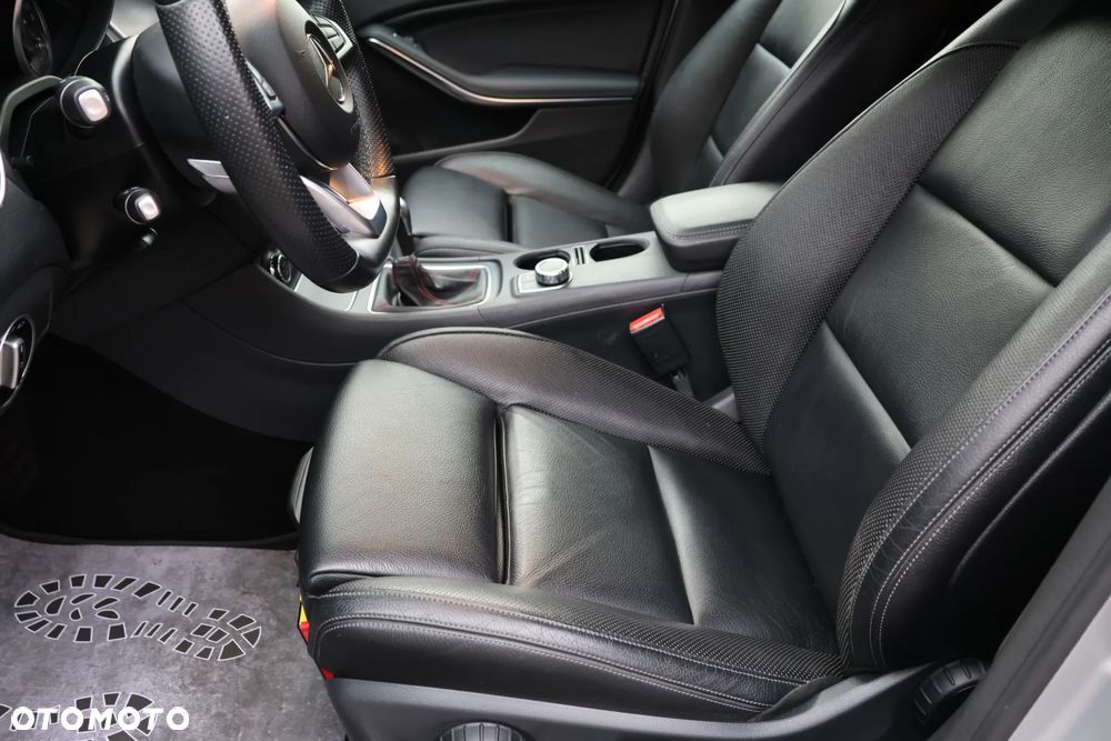 Mercedes-Benz CLA 180 d AMG Line - 12