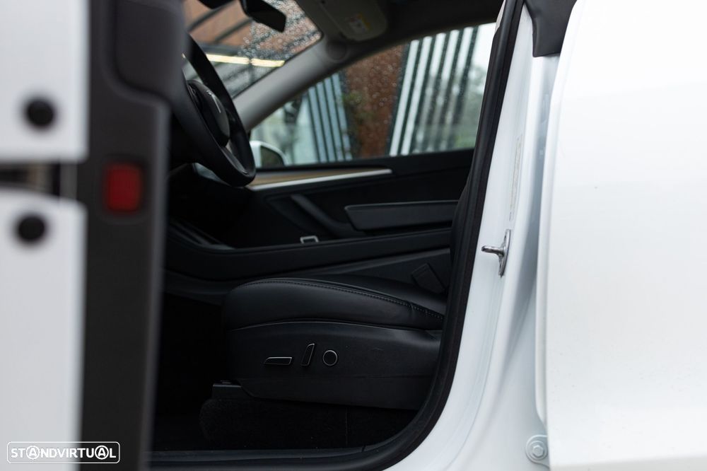 Tesla Model Y Standard RWD - 25