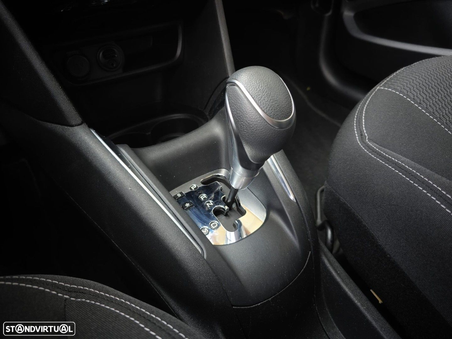 Peugeot 208 1.2 PureTech Allure EAT6 - 15