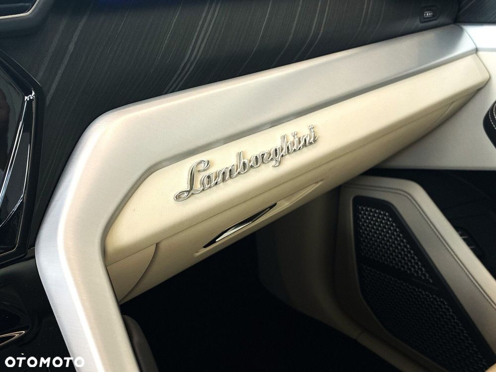 Lamborghini Urus - 12