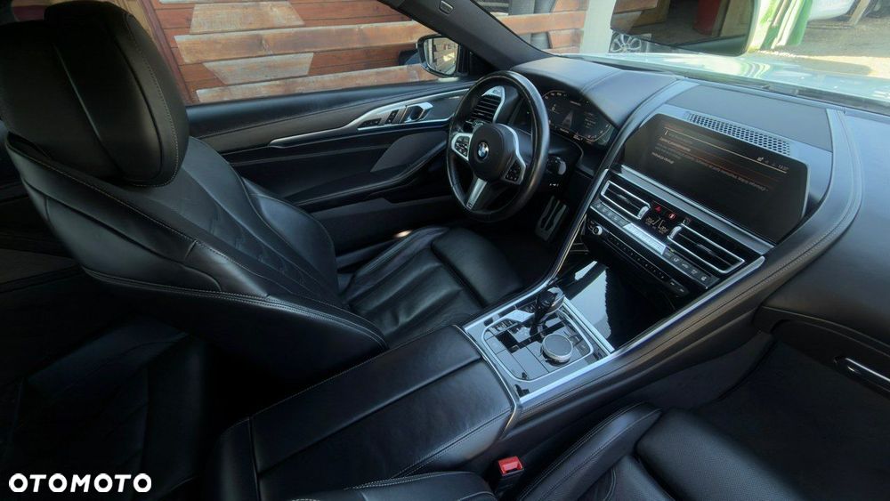 BMW Seria 8 - 32