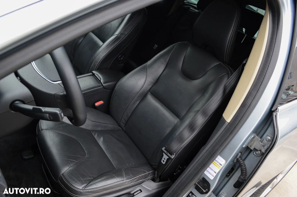 Volvo XC 60 D5 AWD Aut. RDesign - 20