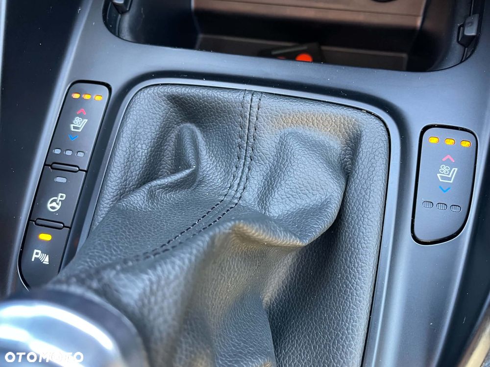 Kia Carens 1.6 GDI Fifa World Cup Edition - 32