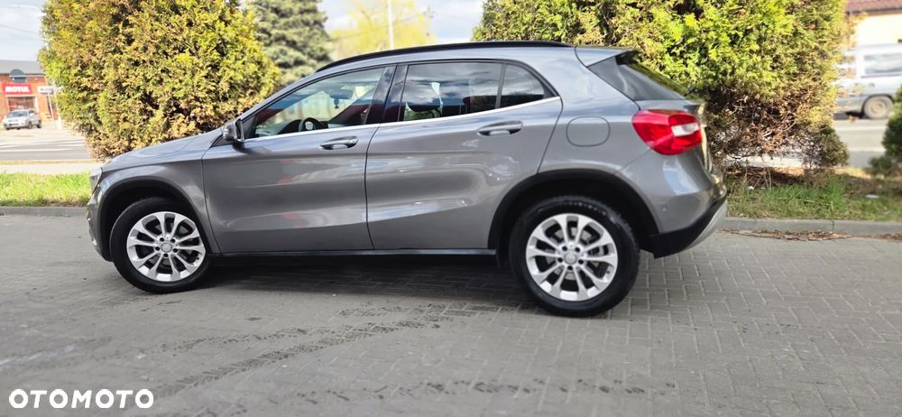 Mercedes-Benz GLA - 16