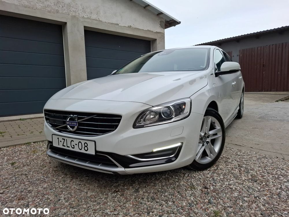 Volvo V60 D6 AWD Plug-in Hybrid Momentum - 22