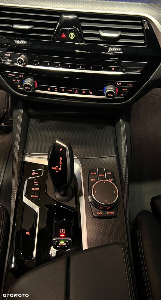 BMW Seria 5 530i mHEV - 9