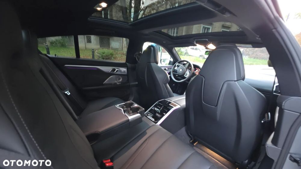 BMW Seria 8 - 22