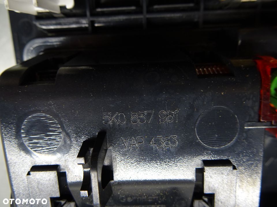 VW GOLF VI 08-16 1.2TSI POPIELNICZKA SCHOWEK 5K0857961 - 5